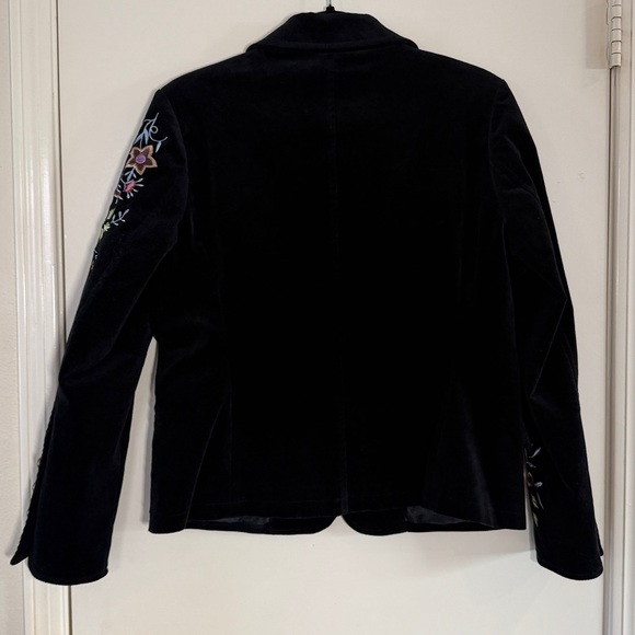 Kaktus Women’s Velvet Floral Embroidered Blazer - Picture 7 of 10